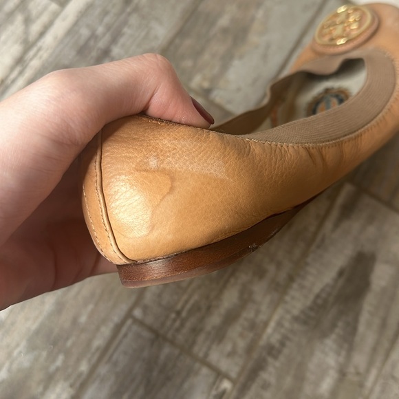 Tory Burch Beige Flats Paisley Lining with Gold Accent Size 8 - Picture 3 of 5